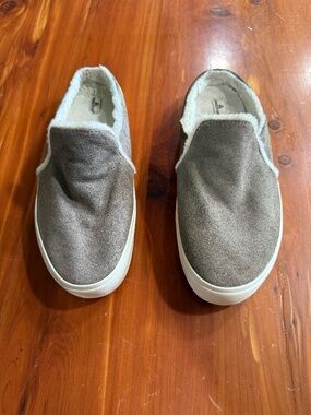 Women’s slip on mules with fleece lining